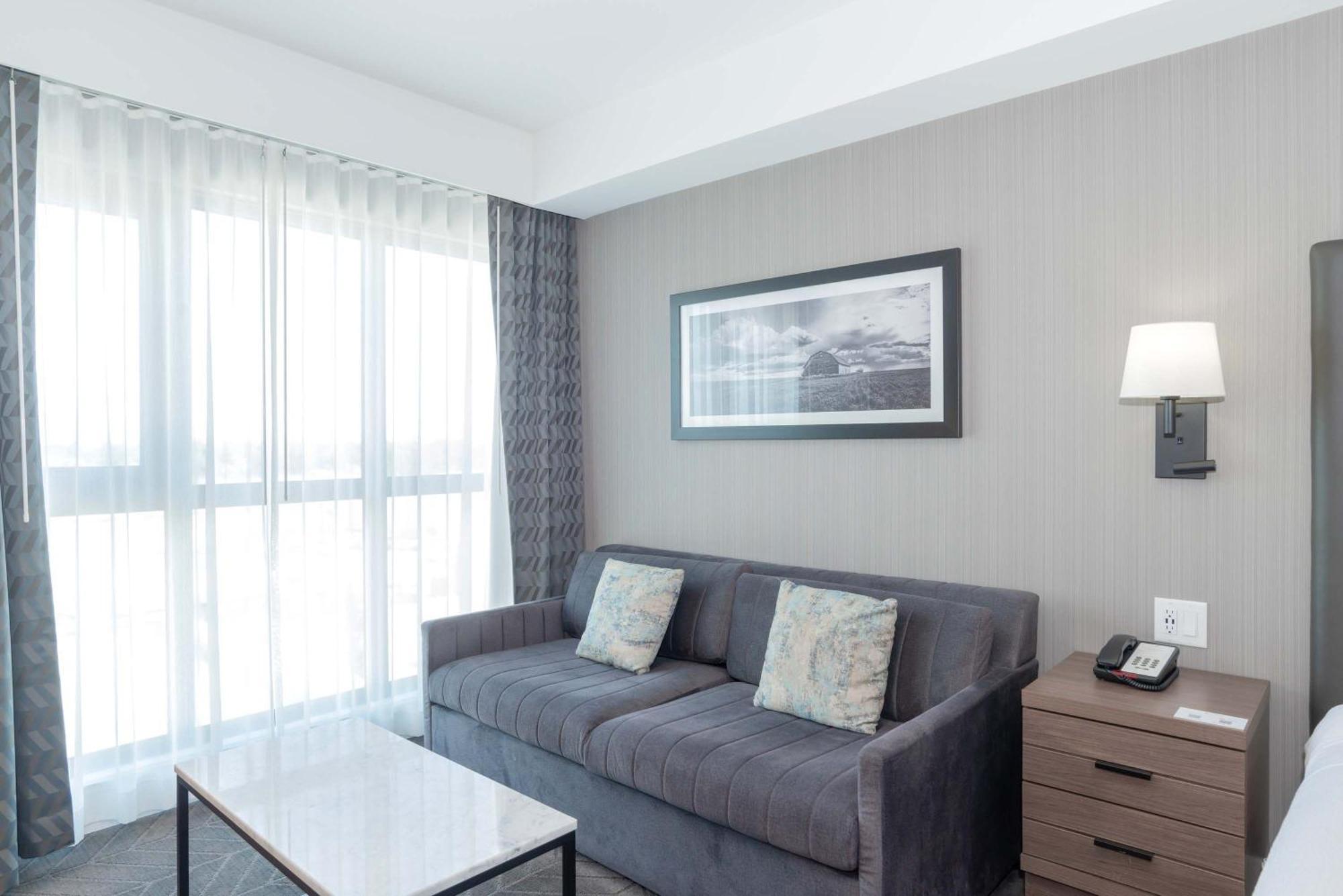 Sandman Signature Saskatoon South Hotel Екстер'єр фото