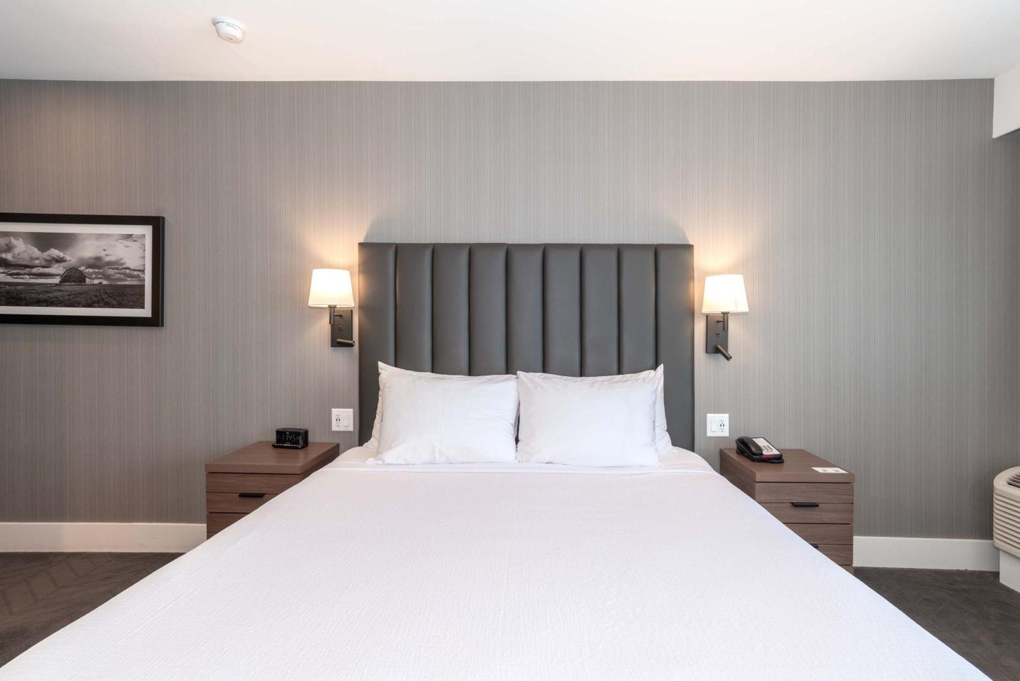 Sandman Signature Saskatoon South Hotel Екстер'єр фото