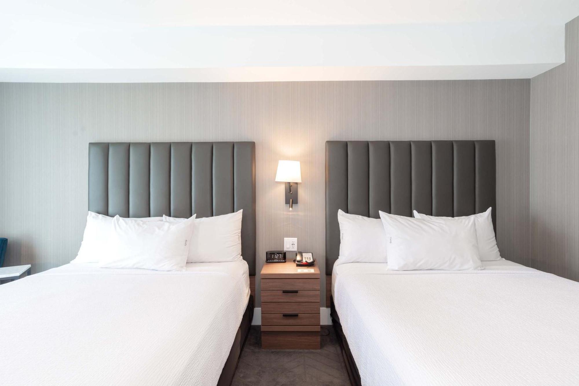 Sandman Signature Saskatoon South Hotel Екстер'єр фото