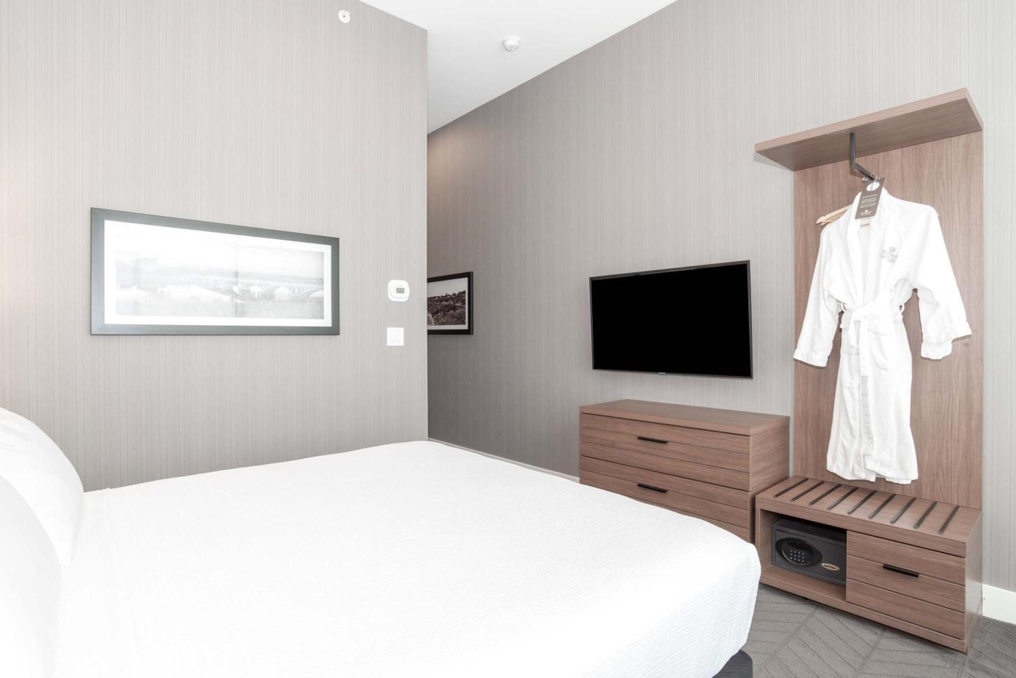 Sandman Signature Saskatoon South Hotel Екстер'єр фото