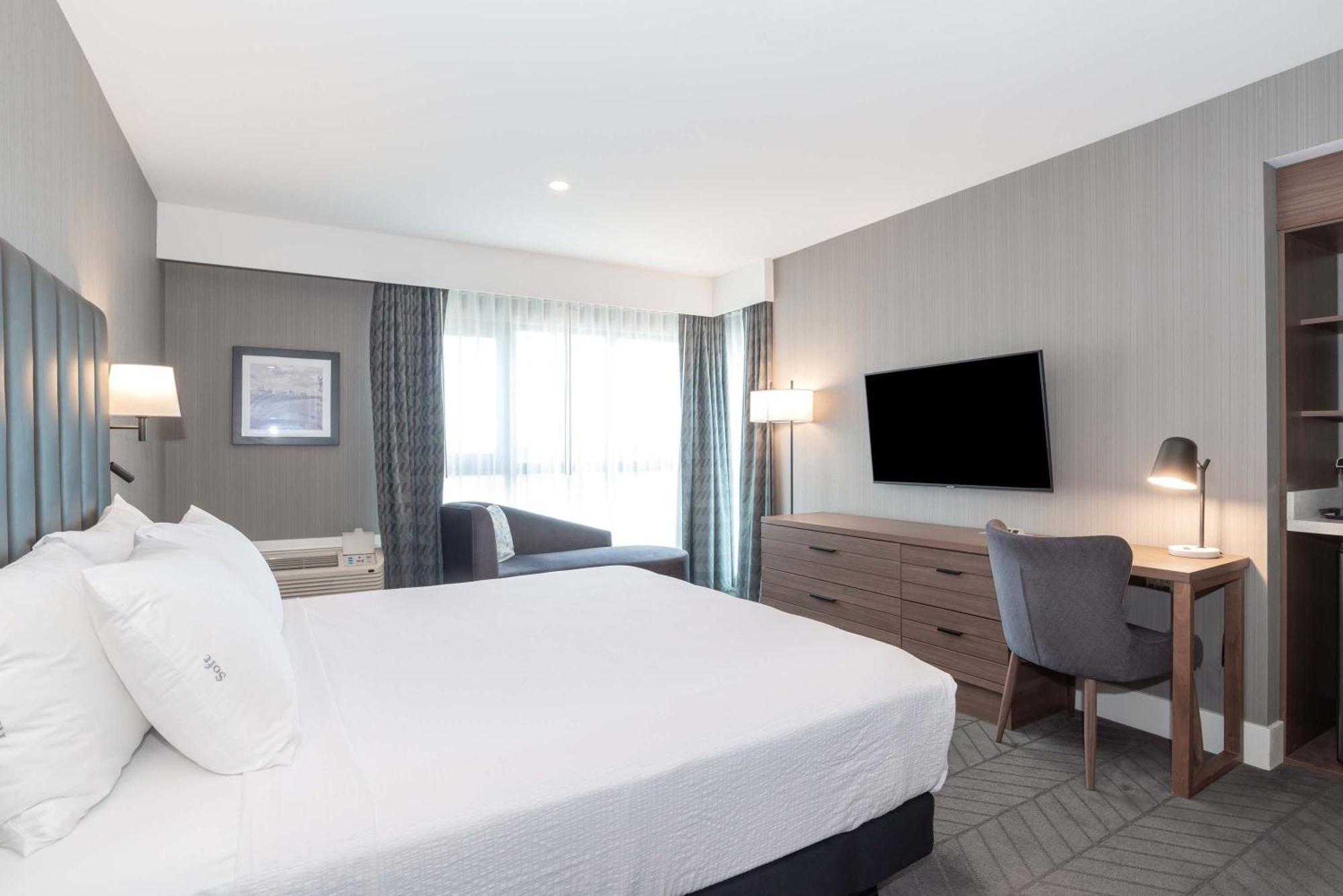 Sandman Signature Saskatoon South Hotel Екстер'єр фото
