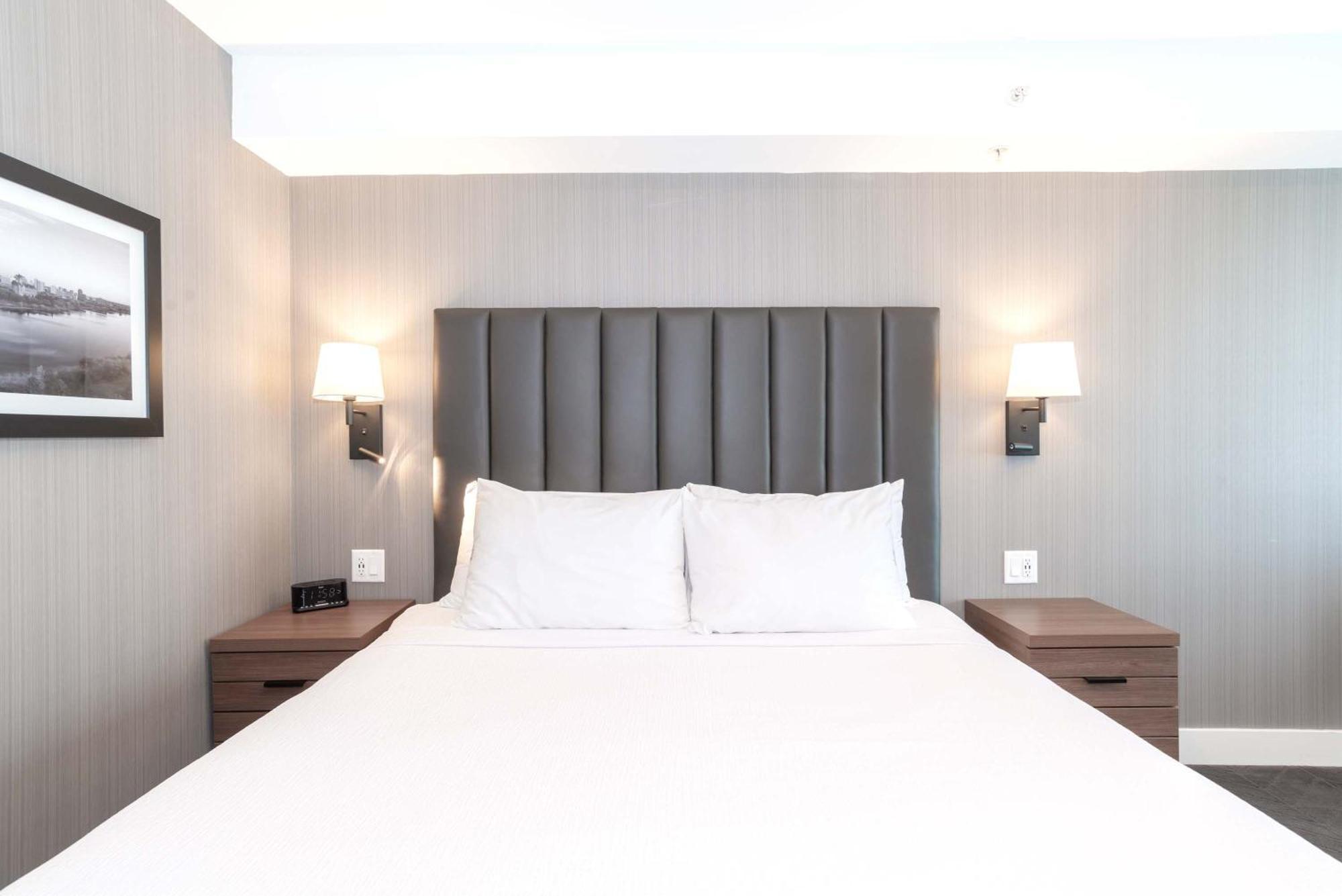 Sandman Signature Saskatoon South Hotel Екстер'єр фото