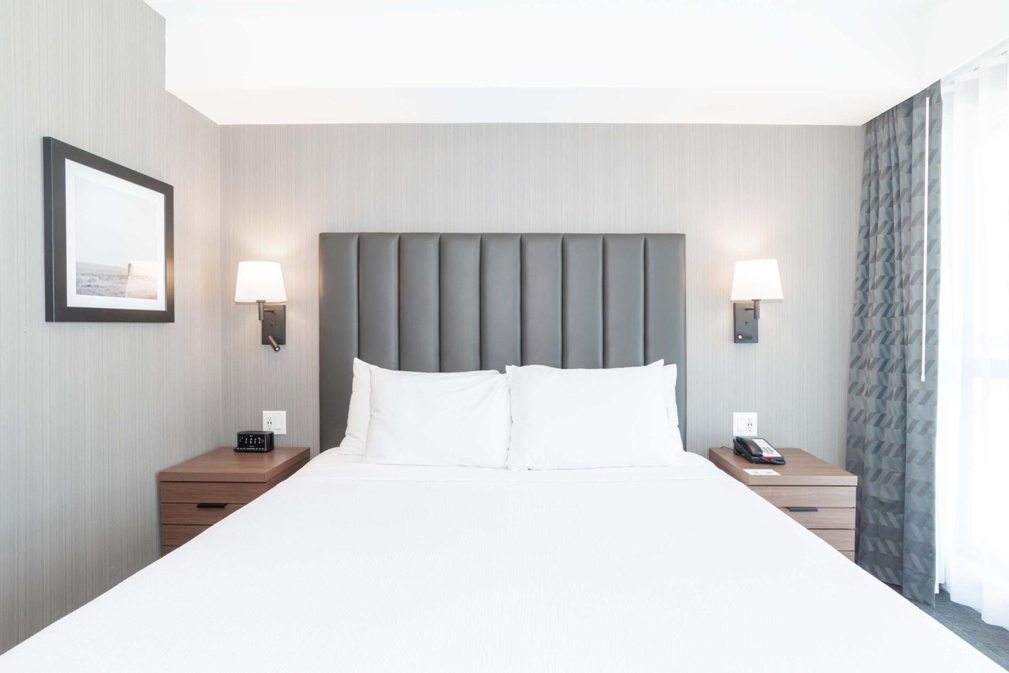 Sandman Signature Saskatoon South Hotel Екстер'єр фото